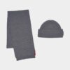 Écharpe en tricot, bonnet et coffret cadeau