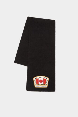 Écharpe tricotée aux couleurs du drapeau canadien