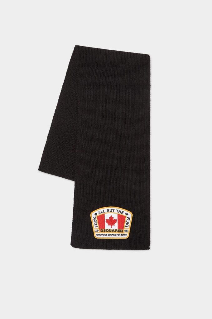 Écharpe tricotée aux couleurs du drapeau canadien Écharpe tricotée aux couleurs du drapeau canadien