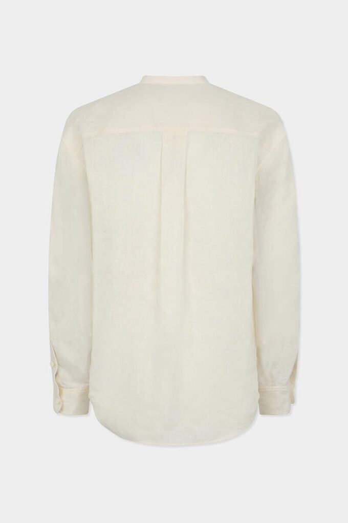Chemise à col tombant et nœud papillon