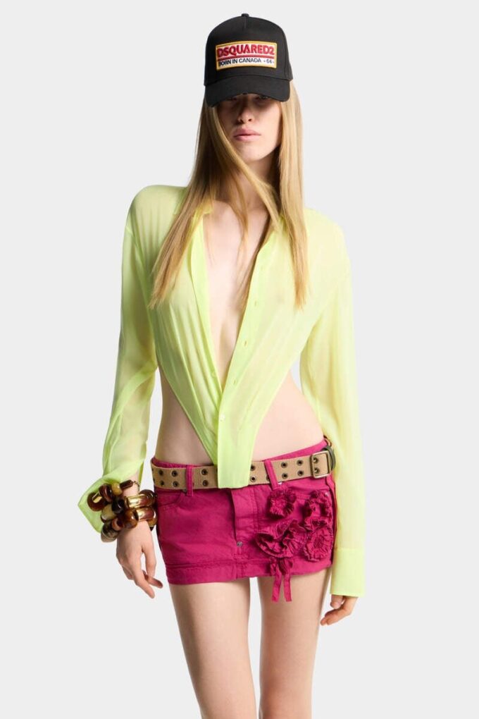 Chemise transparente à découpe profonde Chemise transparente à découpe profonde