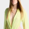 Chemise transparente à découpe profonde Chemise transparente à découpe profonde