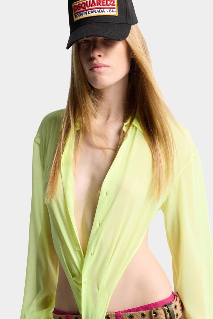 Chemise transparente à découpe profonde Chemise transparente à découpe profonde